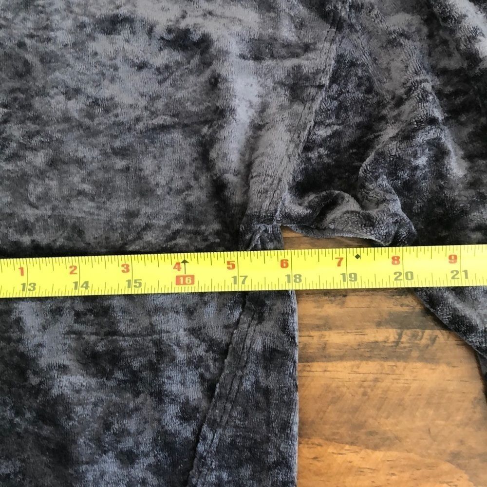 EUC Like New Free People Crushed Velvet Long Sleeve Top in Charcoal Gray - Picture 4 of 10